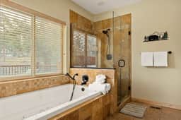 Bear Creek Lodge w/ Hot Tub near Snow Summit