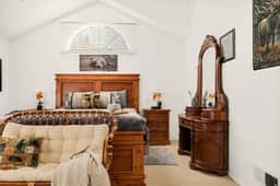 Cozy 3BR Knotty Pine, Near Lake & Trails w Deck