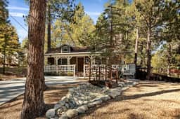 2BR Eureka Designer Cabin w Pergola & Ping Pong