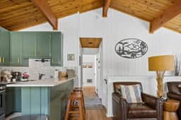 Grizzly Mountain Lodge | Hot Tub & Pet Friendly