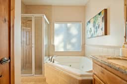 Hawk Ridge Chalet, Hot Tub, Views and Firepit