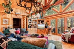 Honeycomb Hideaway| Hot Tub & Sauna, Large Yard