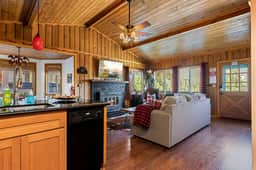 Hygge Frosk | Breathtaking Views, Hot Tub & Deck