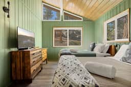 Lark Lookout, 2BR Near Slopes & Lake with Hot Tub