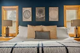 3BR Llama Bear Lodge | Hot Tub, Views & Game Room