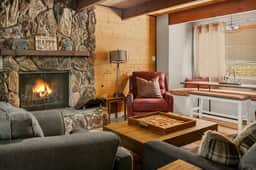 Moonridge Alpine Retreat | Fireplace & Pets