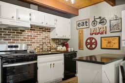 Moonridge Alpine Retreat | Fireplace & Pets