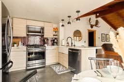 Silver Linings + Hot Tub + Pet Friendly + EV + Moonridge