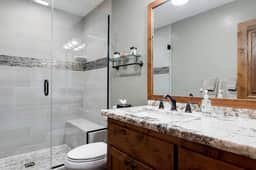 Snowcrest Lodge: Luxurious Retreat,  EV & Hot Tub