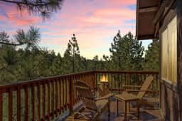 Snowy Evening Lodge | Treetop Views & Firepit