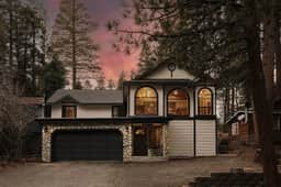 Stylish Sylvan Glen Chalet w  Hot Tub, Pool Table