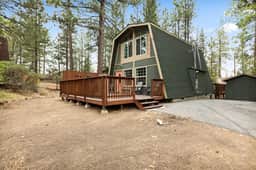Swiss Bliss, Ideal Location w Hot Tub & BBQ