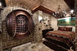 Treetop Oasis, Lux 5BR w Spa, Lake Views, EV & AC