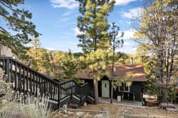 Serene Pines w Hot Tub, BBQ, Pets