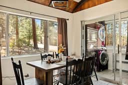 Marin Lodge, Near Slopes w/ Large Backyard, Pets