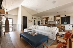 Custom Lux Cabin, Lake Views, Spa & Game Room