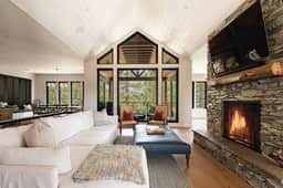 Custom Lux Cabin, Lake Views, Spa & Game Room
