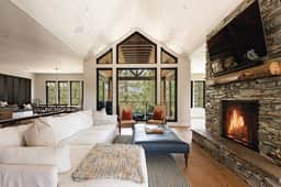 Custom Lux Cabin, Lake Views, Spa & Game Room