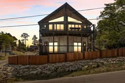Urban Manor, Walk 2 Bear Mtn & Hot Tub w Firepit