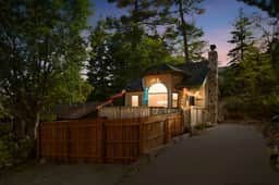 2BR Acorn Cottage w Fireplace, Hot Tub & BBQ