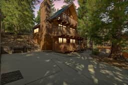 3BR Alpen Haus w Sauna, Hot Tub, Game Room & BBQ