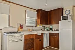 Treetop Annex, Near Village w/ Forest Views & Pet
