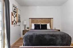 Charming Modern Retreat w Hot tub, Backyard & Pets