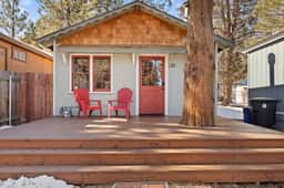 Charming Modern Retreat w Hot tub, Backyard & Pets