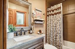 Alpine Crest w BBQ & Fully Fenced Pet Friendly