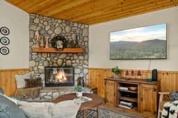 Enchanted Log Grove, Hot Tub, EV, Pool Table