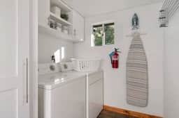 Paddington Manor, Loft Cabin, Hot Tub & Game Room
