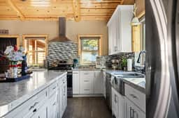 High Altitude Modern Retreat, Game Room & Hot Tub