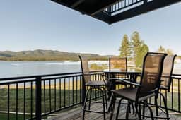Lakefront and Local, Private Dock, Walk to Village