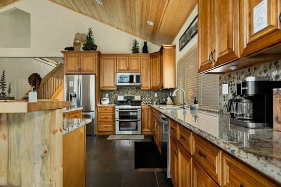 Bear Creek Lodge w/ Hot Tub near Snow Summit