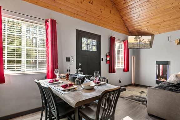 Calipe Lux Cottage| Steam Sauna, BBQ & Hot Tub