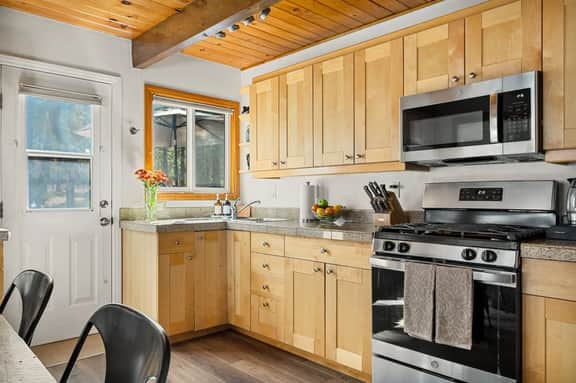National Forest View Chalet: Hot Tub, A/C & BBQ