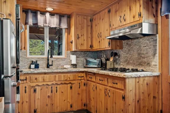 Hidden Pines - Hot Tub, BBQ & Pool Table