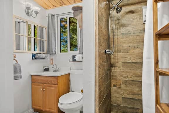 High Score Hideaway - Views of Bear MTN, Hot Tub