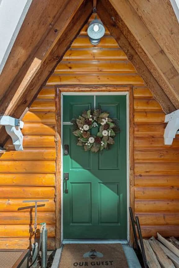 Honeybee Cabin By the Lake, Hot Tub & EV charger