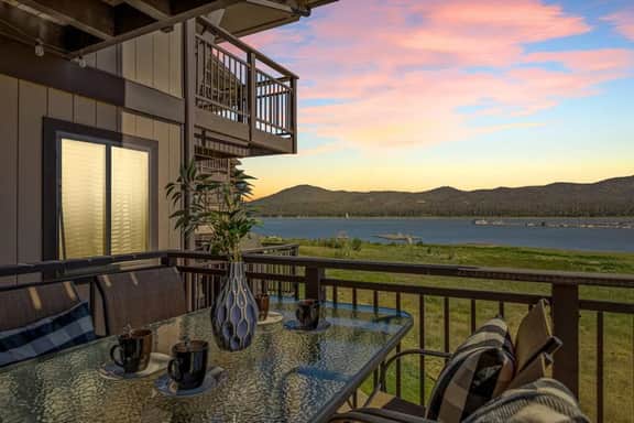 Lakefront At The Village - Walk To Village - Dock Access