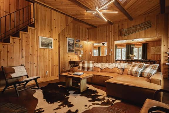 Lakeside Lodge - Deck Views, Golf, Basketball, Spa