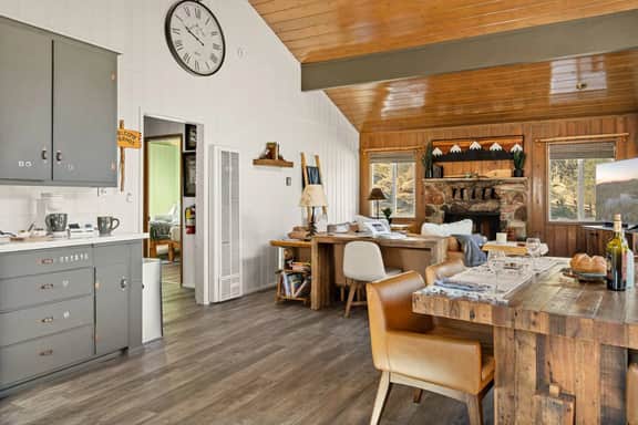 Lark Lookout, 2BR Near Slopes & Lake with Hot Tub