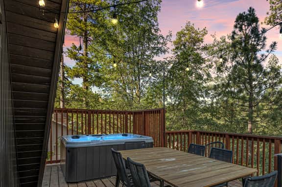 Midnight Chalet A-Frame | Spa ~ Fireplace ~ BBQ