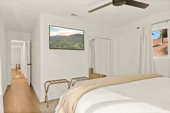 3BR Modern Hideaway w Game Room