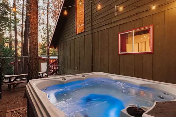 Rumpus Cabin Near Slopes w/ Game room & Hot Tub
