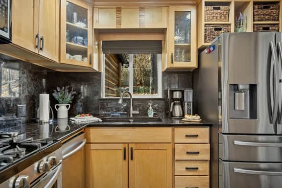 Serenity Nook | Hot Tub - Views of Big Bear Lake - Backyard Dream