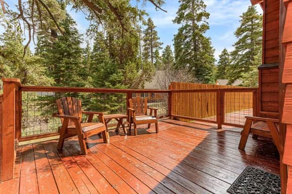 Shasta Pines + Hot Tub + Dog Friendly + EV Plug Provided