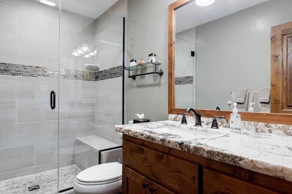Snowcrest Lodge: Luxurious Retreat,  EV & Hot Tub