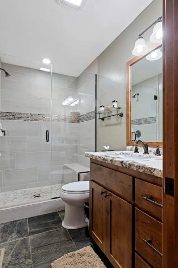 Snowcrest Lodge: Luxurious Retreat,  EV & Hot Tub