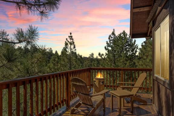 Snowy Evening Lodge | Treetop Views & Firepit